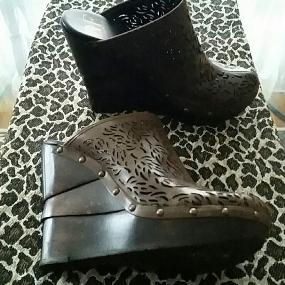 Clogs